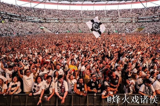 每体:法兰克福球迷有1000人无门票想混进场,被 每体:法兰克福球迷有1000人无门票想混进场,被